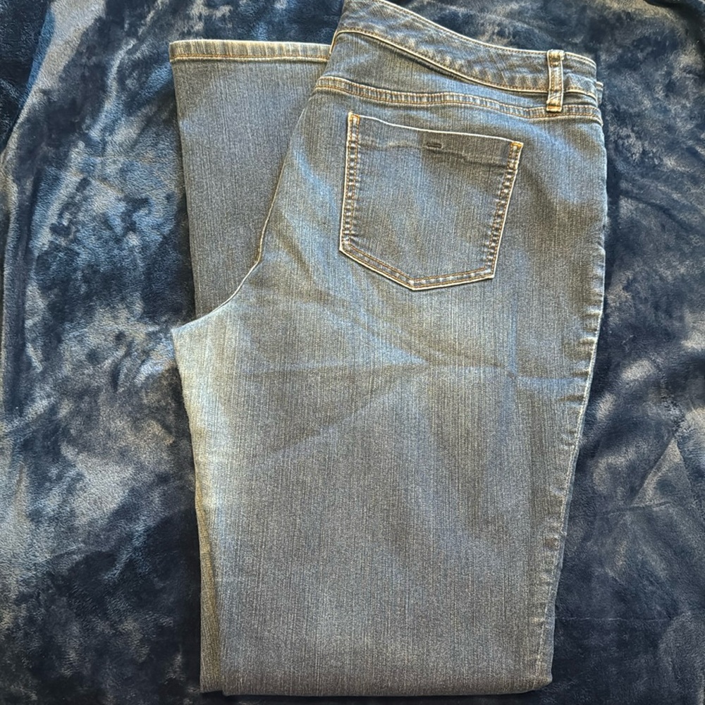 The Limited 312 Bootcut jeans
Color: Blue
Type: bootcut
Size: 18L